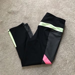 Betsey Johnson Cropped Workout Legging Size Medium